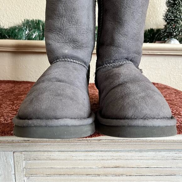 Ugg Classic Short Women’s Grey Suede Boots Size 8 - Picture 4 of 11